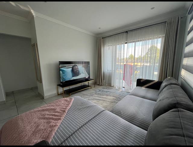 2 BEDROOM FLAT TO LET IN CRESTHOLME